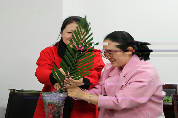我院舉辦“花開巾帼,情融經管”教職工藝術插花大賽 我院舉辦“花開巾帼,情融經管”教職工藝術插花大賽